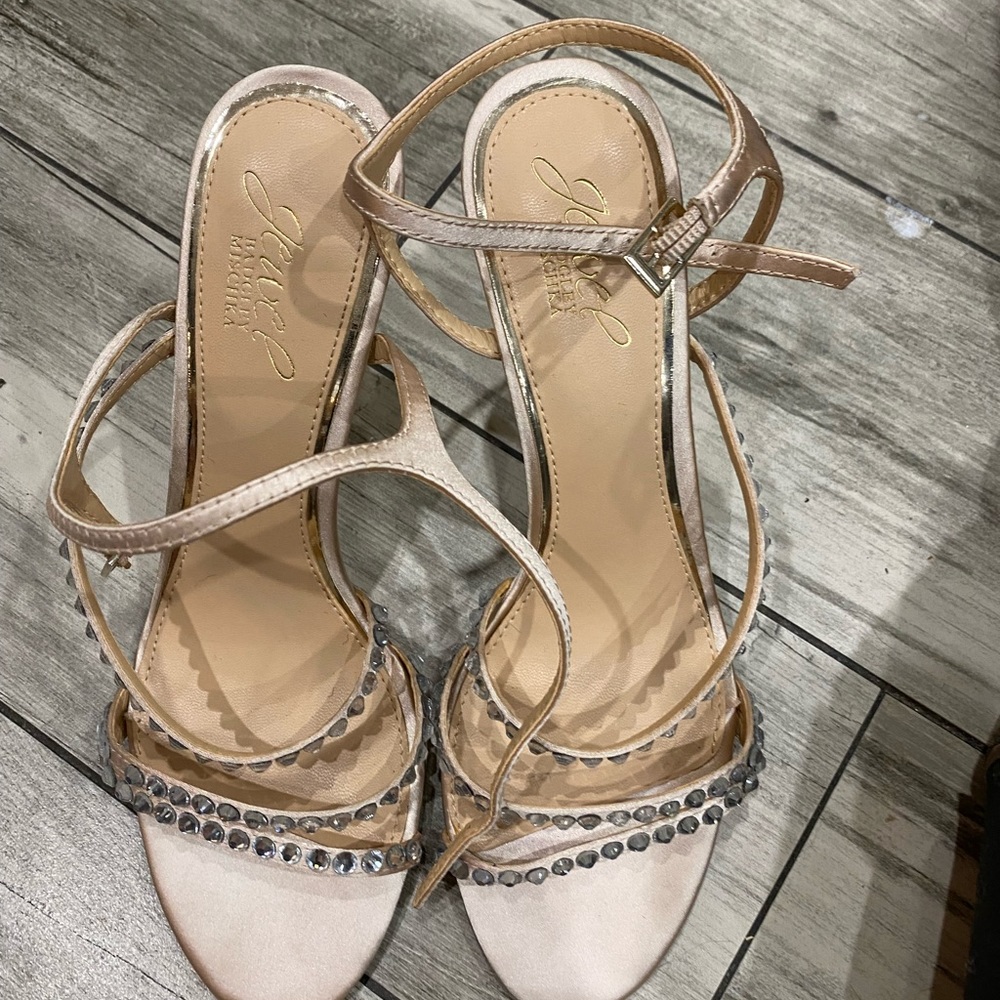 Size 8 hills
